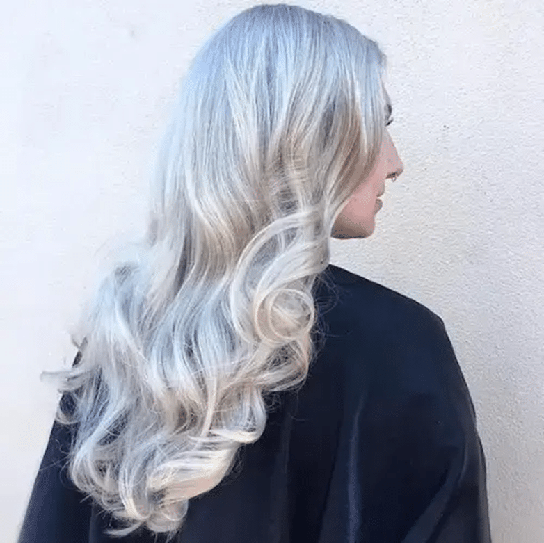 Dégradé de coloration blond polaire