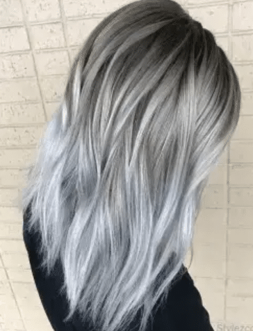 Décoloration cheveux gris ondulés