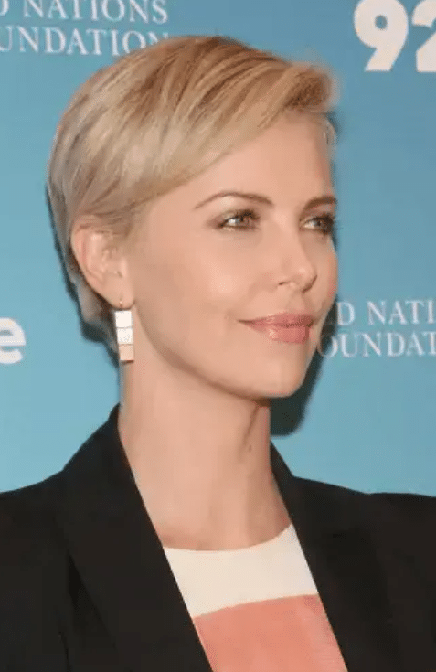 coupe pixie femme charlize theron