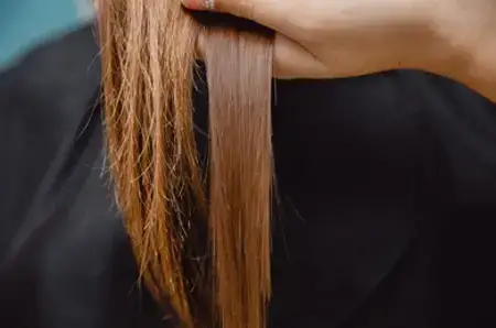 Voici comment réparer des cheveux décolorés