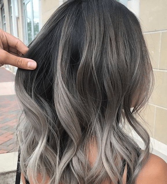 Coloration de type tie and dye gris